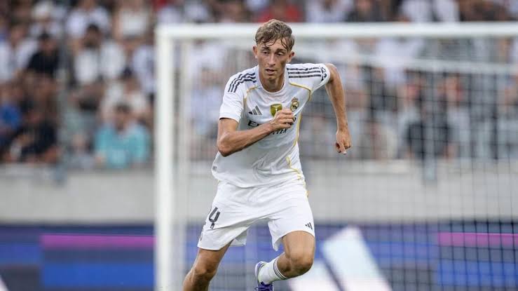 Real Madrid Anxiously Await Dean Huijsen's Fitness Update for El Clásico