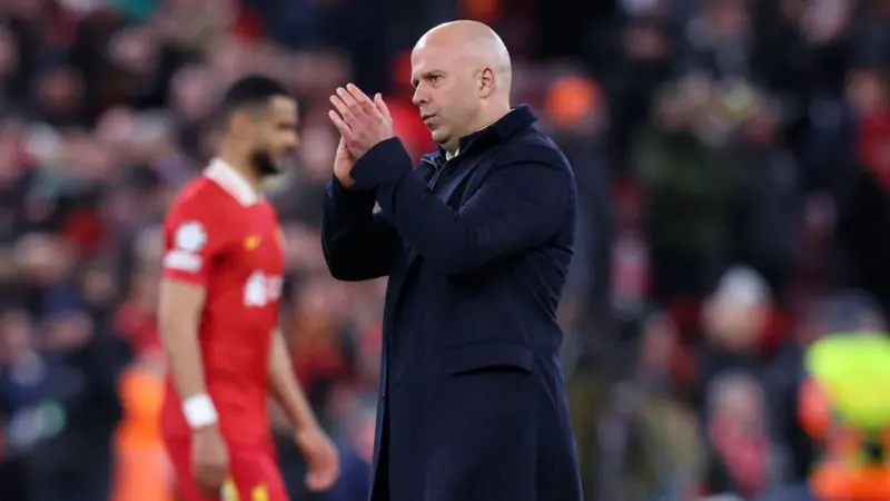 Liverpool Boss Arne Slot Insists He's 'Completely Happy' With Squad Despite Poor Results
