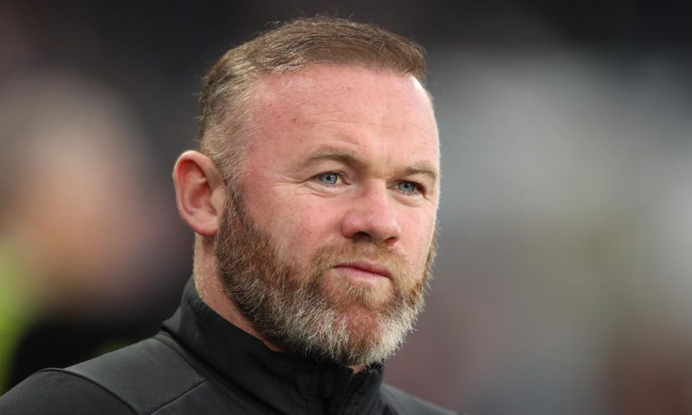 Wayne Rooney Advises Liverpool's Arne Slot to Bench Mohamed Salah Amidst Poor Form