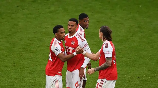 Arsenal Suffers Defensive Injury Blows Ahead of Tottenham Derby