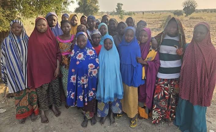 Kebbi schoolgirls with abductors in a trending video