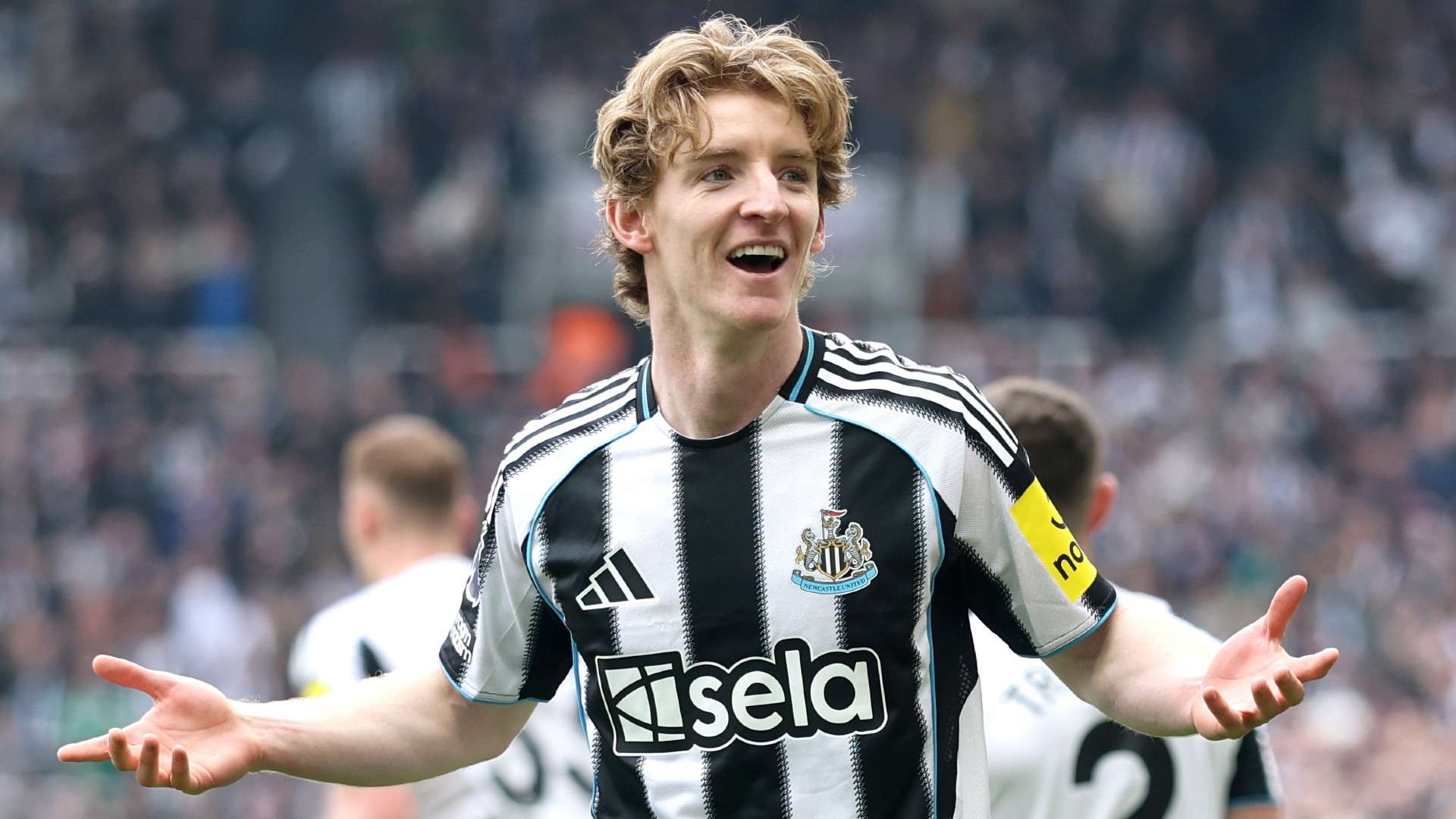 Barcelona Join Bayern Munich in Pursuit of Newcastle Forward Anthony Gordon