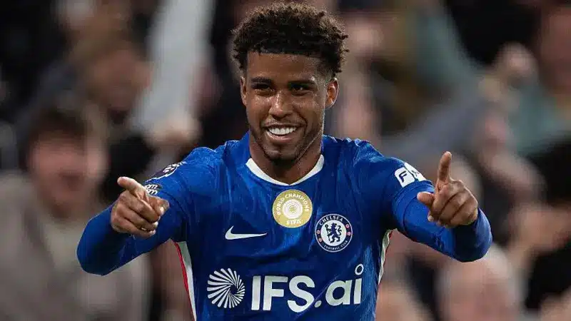 Manchester United Agree £50m Deal to Sign Chelsea Midfielder Andrey Santos